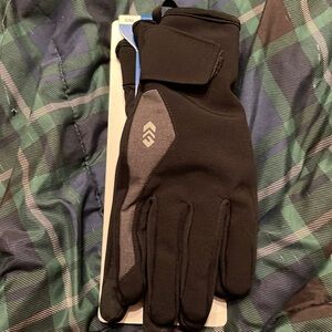 NWT men’s Free Country softshell gloves size small/medium